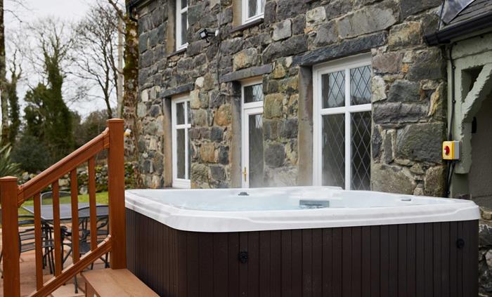 Cottage with hot tubs in North Wales